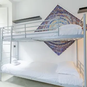 25 Apartament